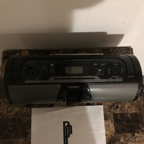 iLive iPod Radio Speaker Dock - Picture 2 of 6